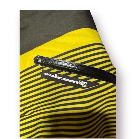 Volcom Yellow‎ Red Striped Board Shorts Size 32" 4 Way Stretch Trunks Retro Y2K - Picture 5 of 6